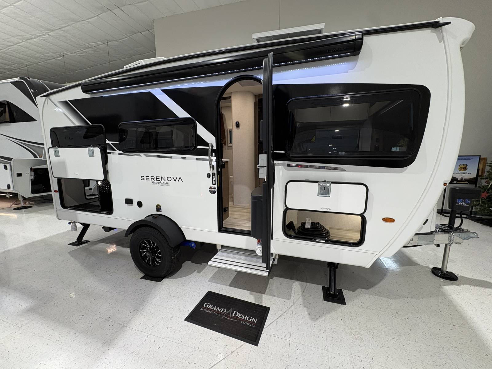 NEW 2025 Grand Design SERENOVA 160LG - Four Seasons RV